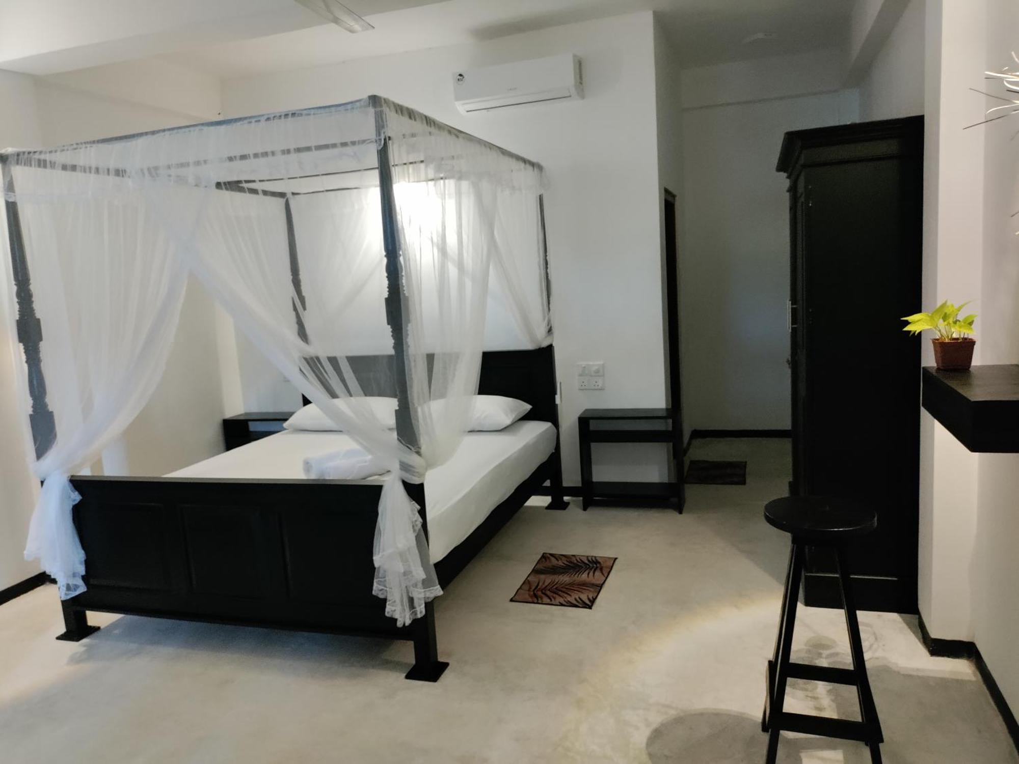 La Fiesta Bed & Breakfast Уелигама Стая снимка
