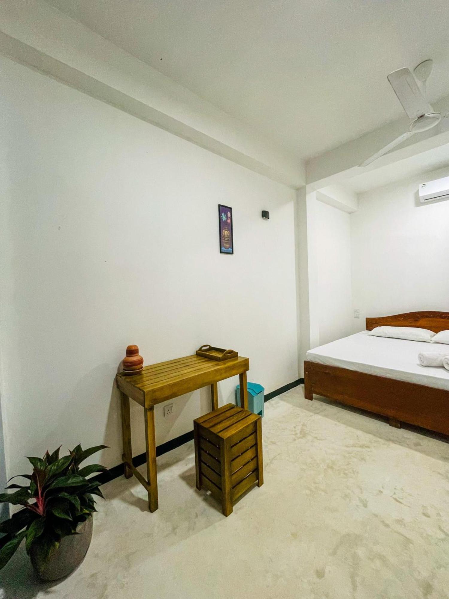 La Fiesta Bed & Breakfast Уелигама Стая снимка