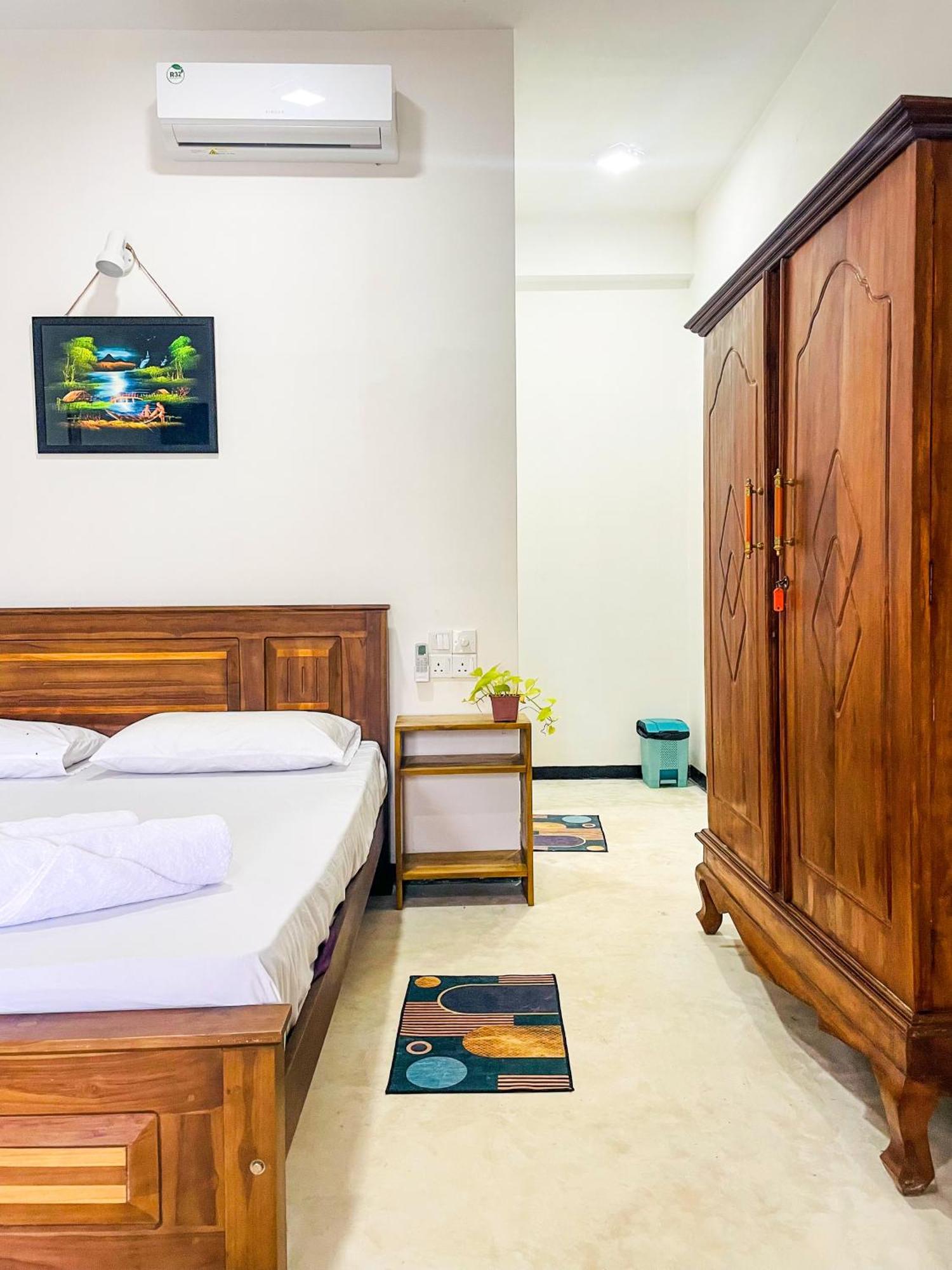 La Fiesta Bed & Breakfast Уелигама Екстериор снимка